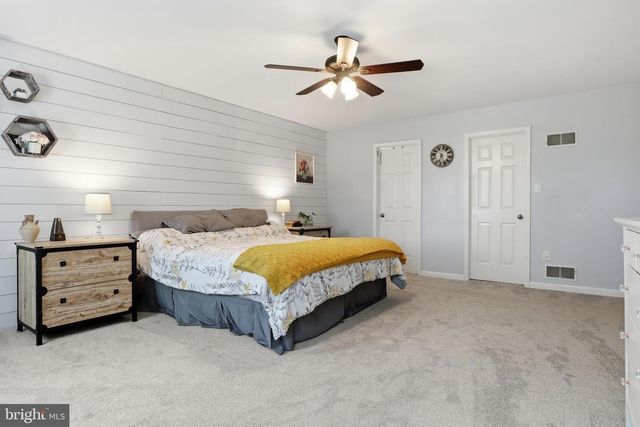 400 WHITE ROSE LN, York, PA 17402