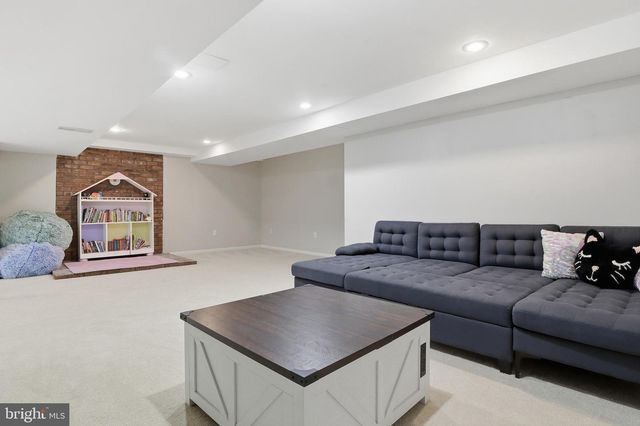 400 WHITE ROSE LN, York, PA 17402