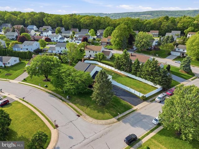400 WHITE ROSE LN, York, PA 17402