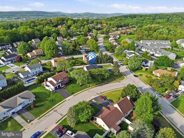 400 WHITE ROSE LN, York, PA 17402