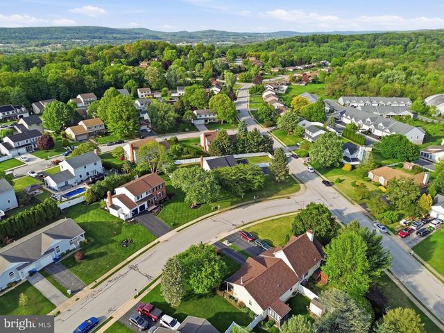 400 WHITE ROSE LN, York, PA 17402