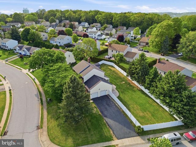 400 WHITE ROSE LN, York, PA 17402