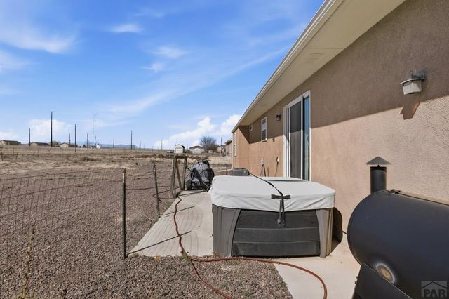 1107 N Kirkwood Dr, Pueblo, CO 81007