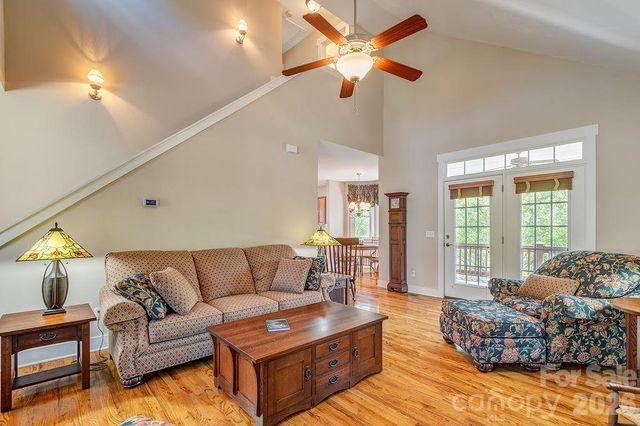 4 Olde Cottage Lane, Asheville, NC 28803