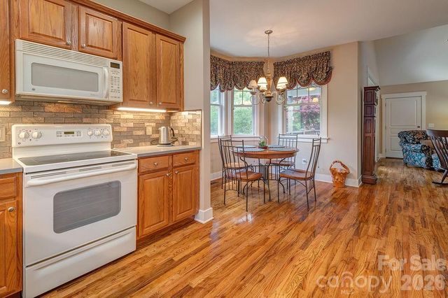 4 Olde Cottage Lane, Asheville, NC 28803