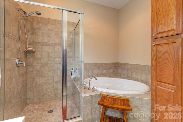 4 Olde Cottage Lane, Asheville, NC 28803