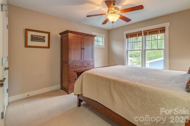 4 Olde Cottage Lane, Asheville, NC 28803