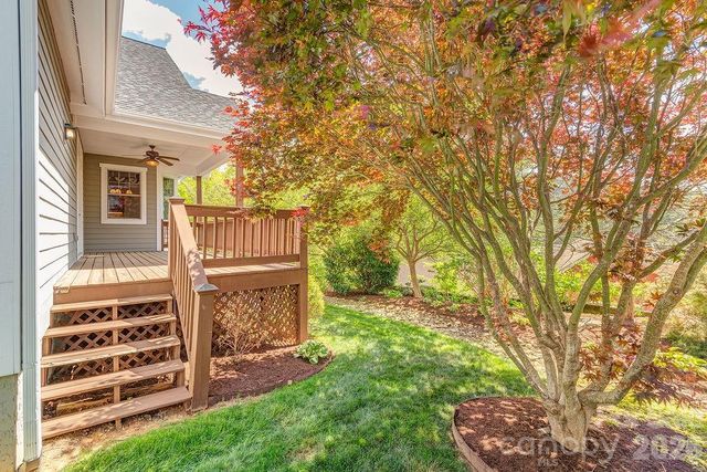 4 Olde Cottage Lane, Asheville, NC 28803
