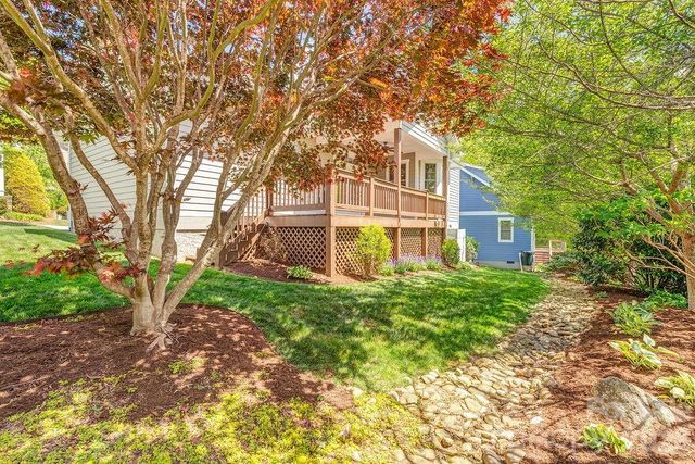 4 Olde Cottage Lane, Asheville, NC 28803