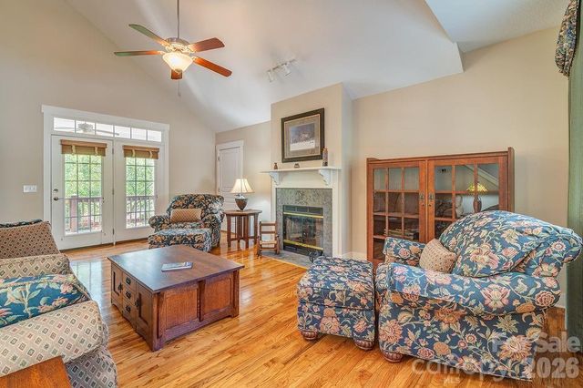 4 Olde Cottage Lane, Asheville, NC 28803