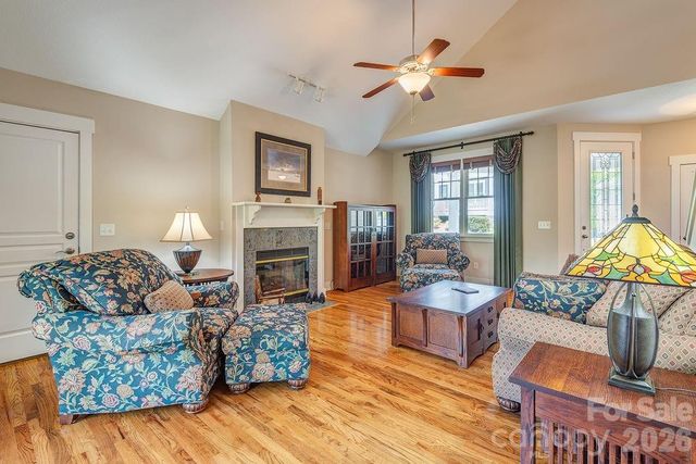 4 Olde Cottage Lane, Asheville, NC 28803
