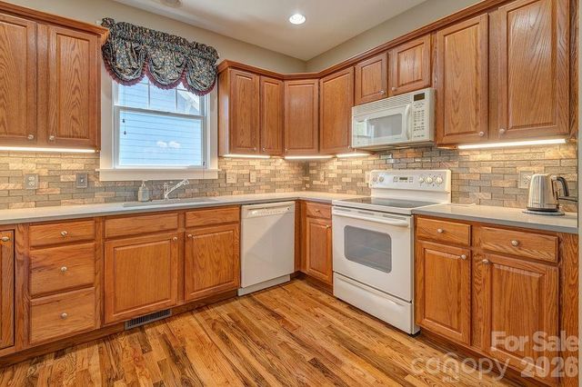 4 Olde Cottage Lane, Asheville, NC 28803