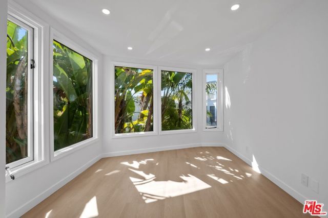 9315 Lloydcrest Drive, Beverly Hills, CA 90210