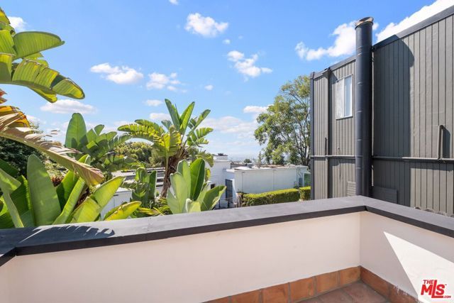 9315 Lloydcrest Drive, Beverly Hills, CA 90210