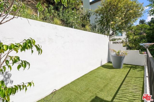 9315 Lloydcrest Drive, Beverly Hills, CA 90210