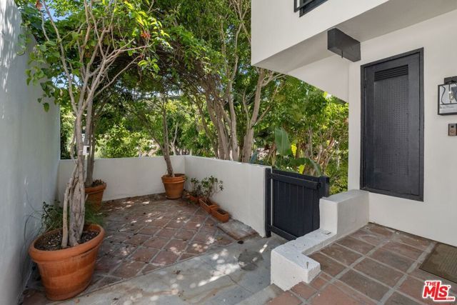 9315 Lloydcrest Drive, Beverly Hills, CA 90210