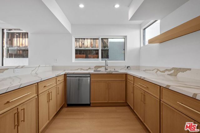 9315 Lloydcrest Drive, Beverly Hills, CA 90210