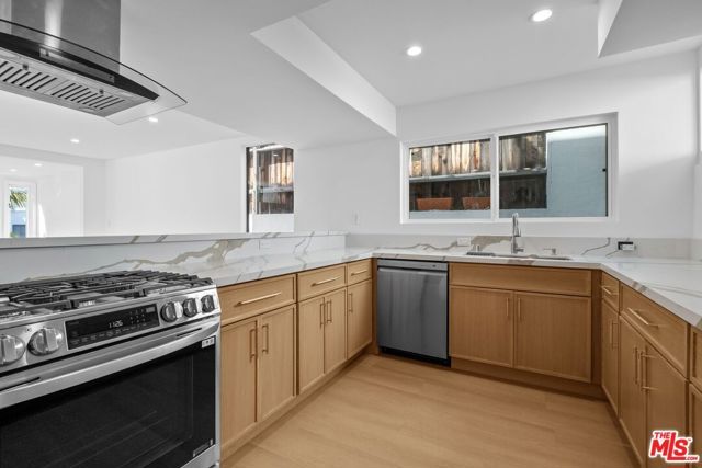 9315 Lloydcrest Drive, Beverly Hills, CA 90210