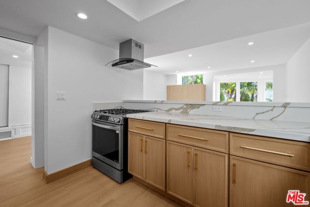 9315 Lloydcrest Drive, Beverly Hills, CA 90210