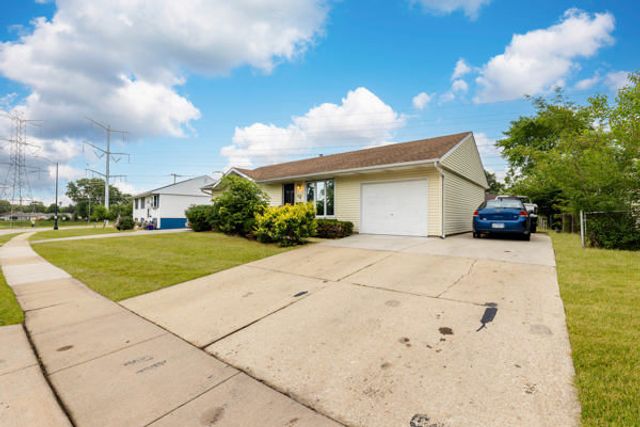 523 Belmont Drive, Romeoville, IL 60446