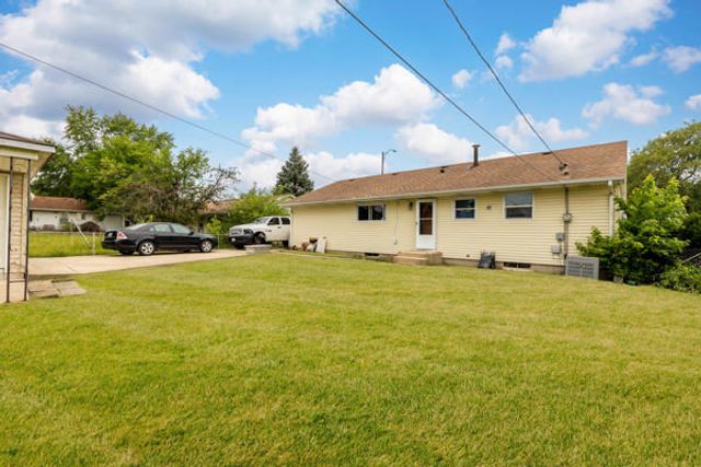 523 Belmont Drive, Romeoville, IL 60446