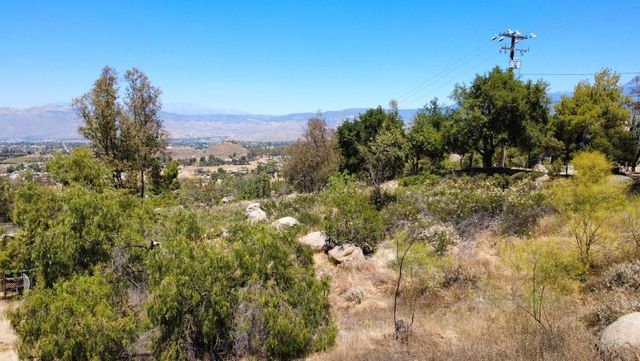 2 Vista Del Valle, Hemet, CA 92544