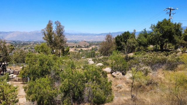 2 Vista Del Valle, Hemet, CA 92544