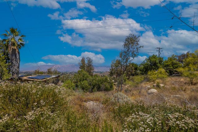 2 Vista Del Valle, Hemet, CA 92544