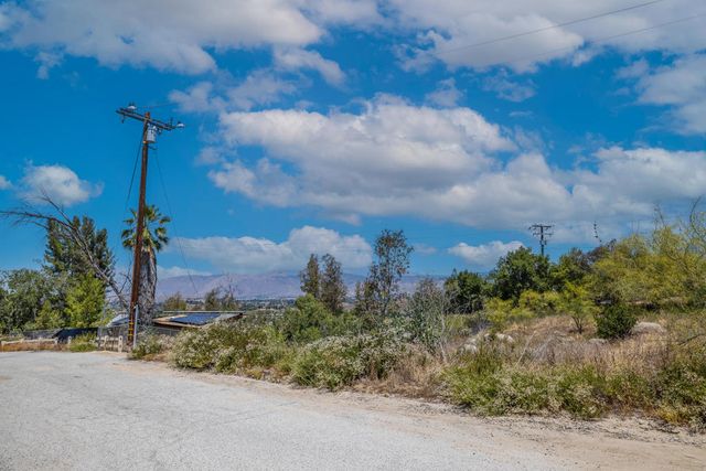 2 Vista Del Valle, Hemet, CA 92544