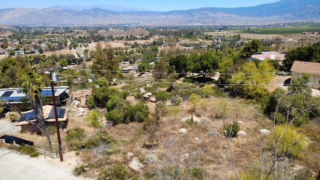 2 Vista Del Valle, Hemet, CA 92544