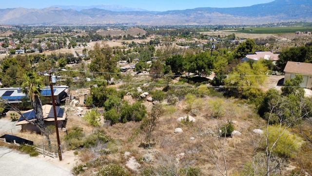 2 Vista Del Valle, Hemet, CA 92544
