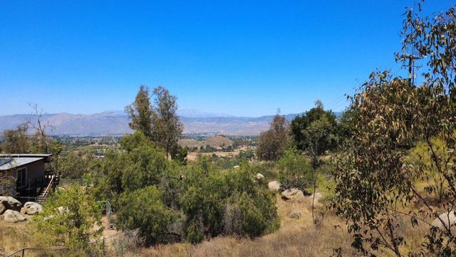 2 Vista Del Valle, Hemet, CA 92544