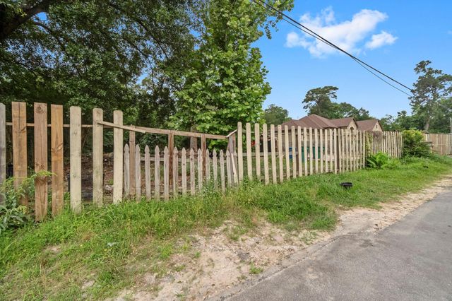 1615 Gilmore Street, Conroe, TX 77301