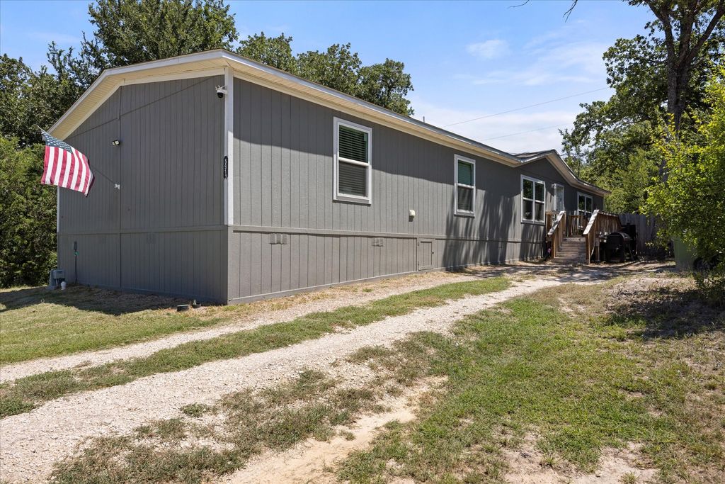 5913 N Oklahoma Trail, Granbury, TX 76048