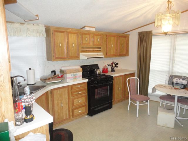 415 Midlands, Bedford Township, MI 48182