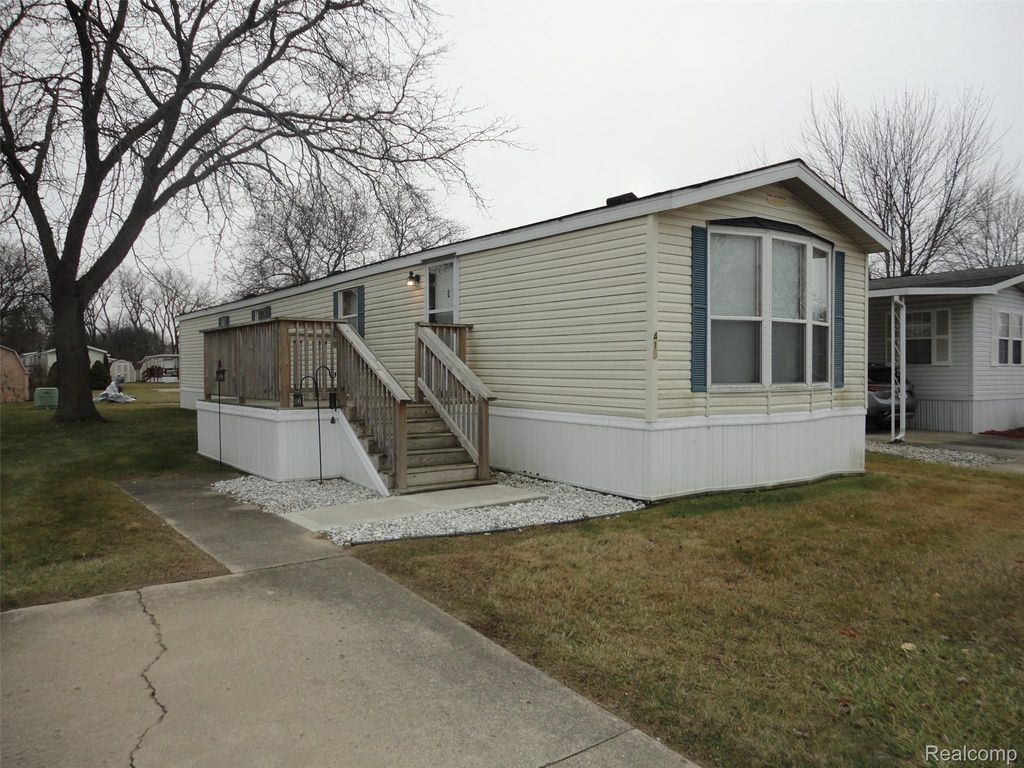 415 Midlands, Bedford Township, MI 48182