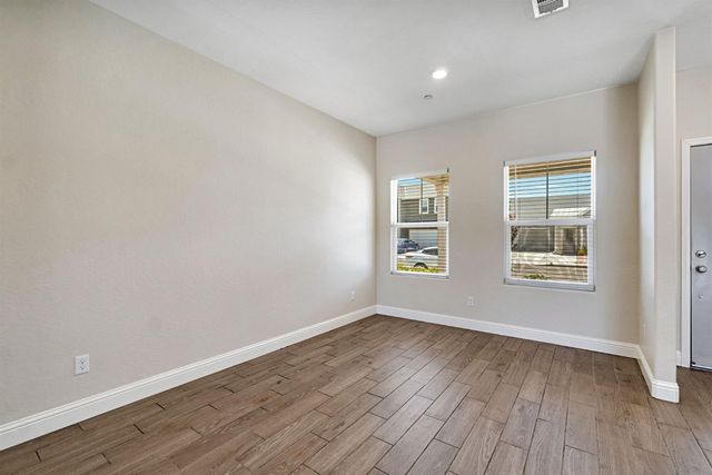 454 S Apricot Avenue, Fresno, CA 93727