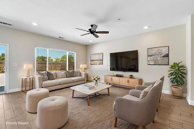 454 S Apricot Avenue, Fresno, CA 93727