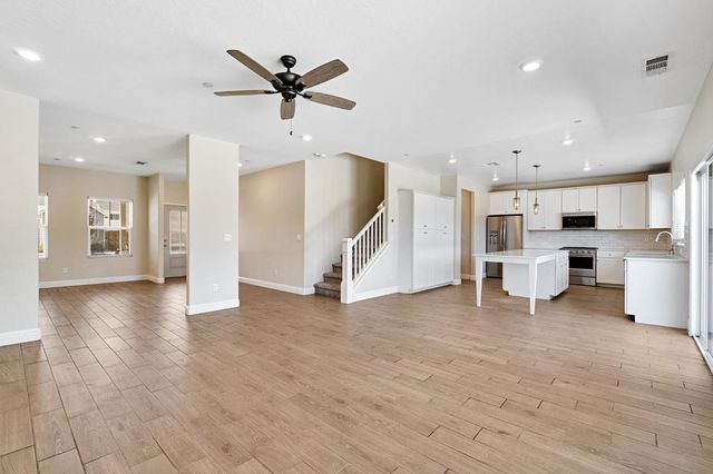 454 S Apricot Avenue, Fresno, CA 93727