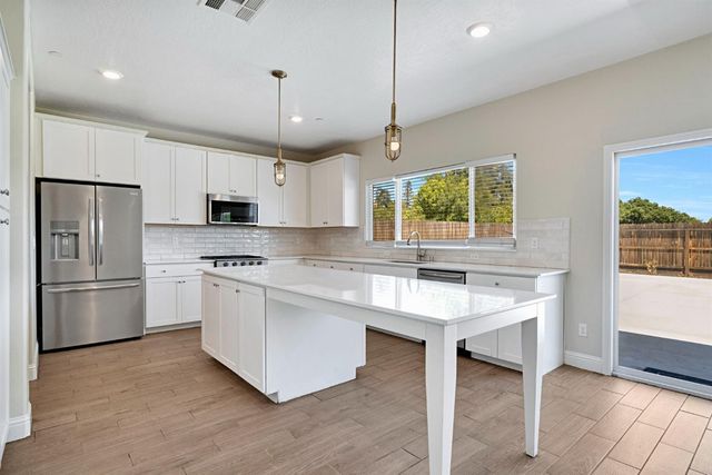 454 S Apricot Avenue, Fresno, CA 93727