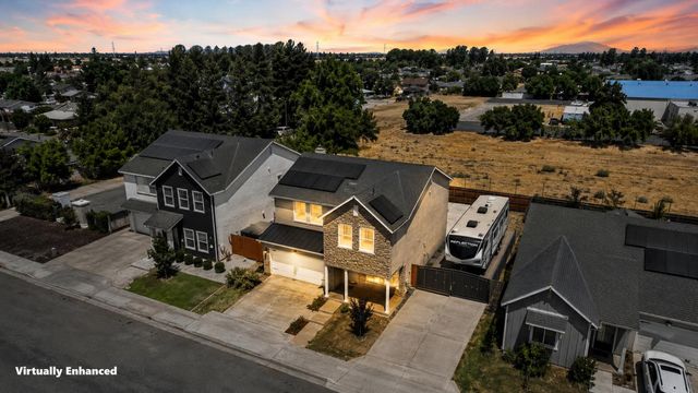 454 S Apricot Avenue, Fresno, CA 93727