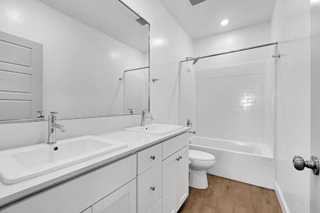 454 S Apricot Avenue, Fresno, CA 93727