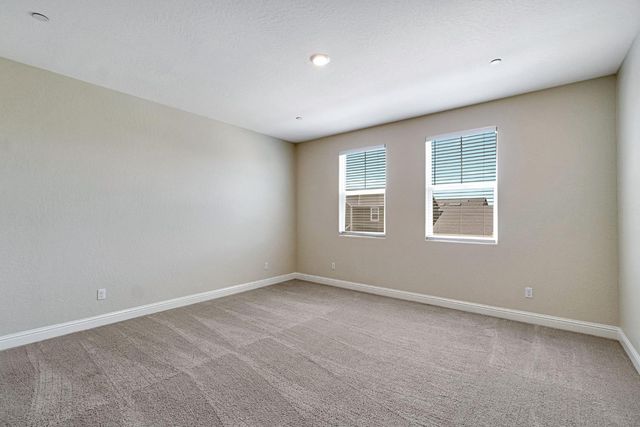 454 S Apricot Avenue, Fresno, CA 93727