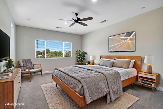 454 S Apricot Avenue, Fresno, CA 93727