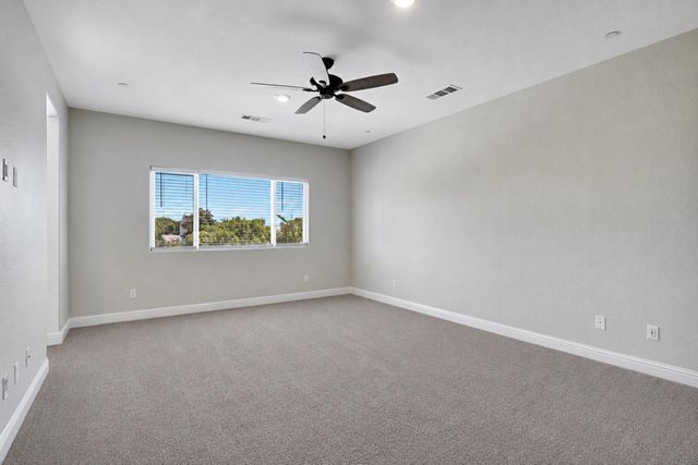 454 S Apricot Avenue, Fresno, CA 93727
