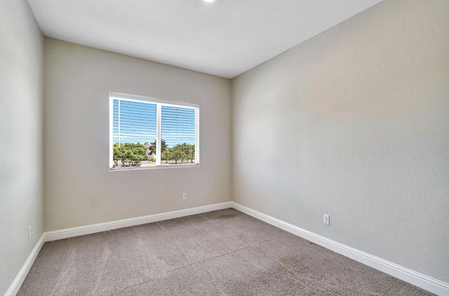 454 S Apricot Avenue, Fresno, CA 93727