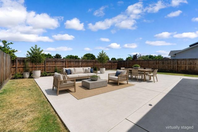 454 S Apricot Avenue, Fresno, CA 93727