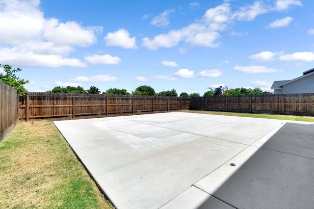 454 S Apricot Avenue, Fresno, CA 93727