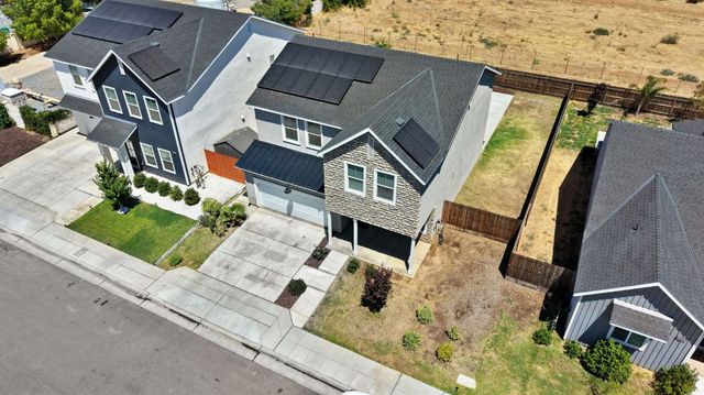 454 S Apricot Avenue, Fresno, CA 93727