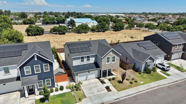 454 S Apricot Avenue, Fresno, CA 93727